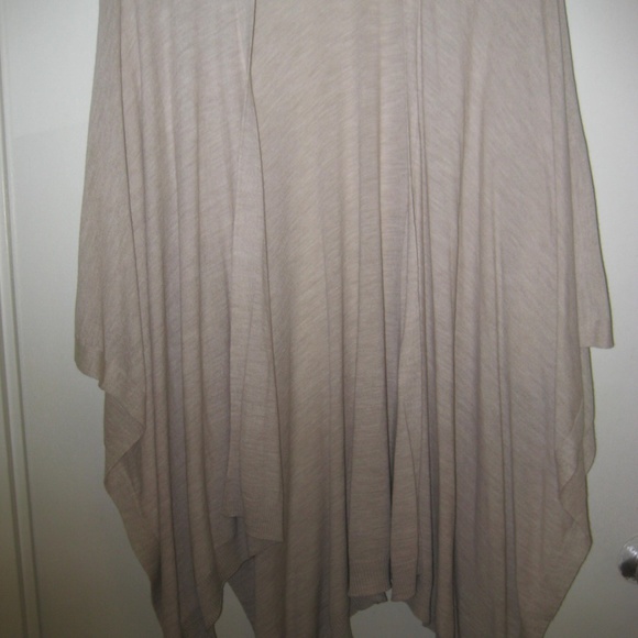 Eileen Fisher Featherweight Natural Cape - NWT - Picture 2 of 3